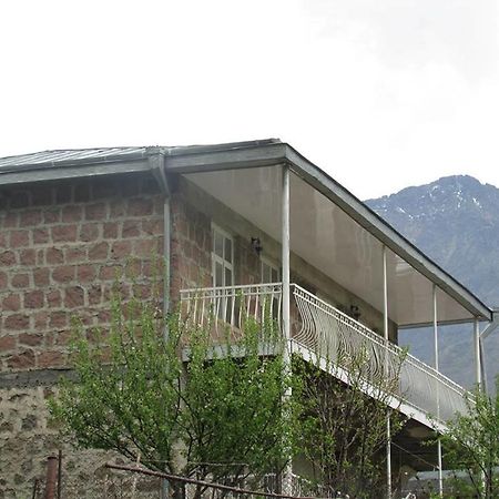 Red Stone Guest House Stepantsminda Quarto foto