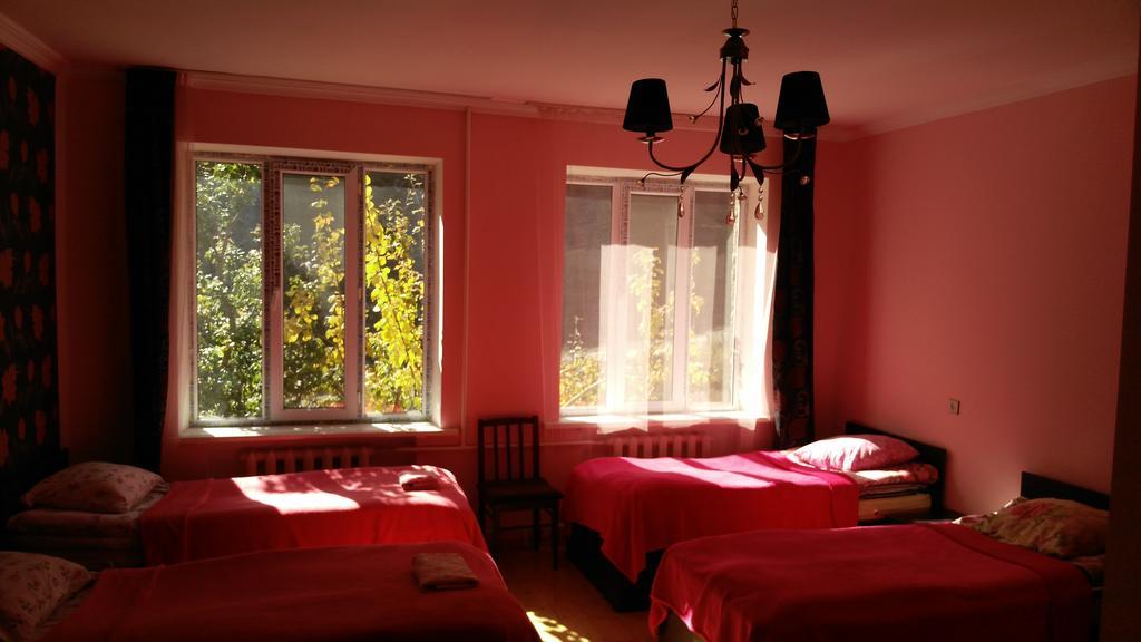 Red Stone Guest House Stepantsminda Exterior foto