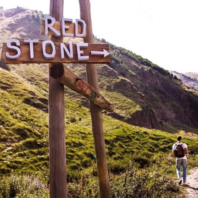 Red Stone Guest House Stepantsminda Exterior foto
